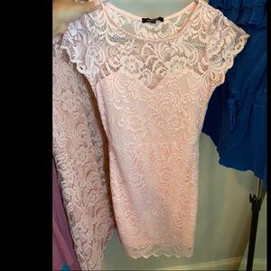 Light pink lace dress, with sleeve
